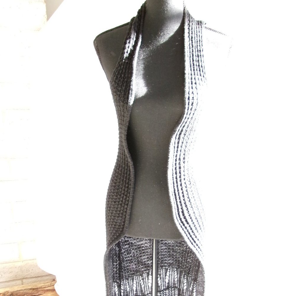 Mossimo Black woven cover size small